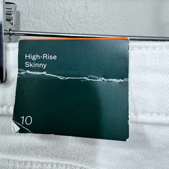 NWT Wild Fable White Distressed High Rise Skinny Jeans. Size 10 - Picture 3 of 7